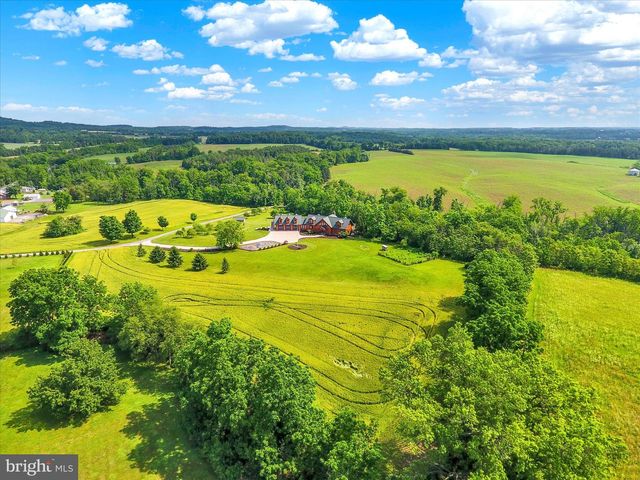 2002 TANEYTOWN RD, Gettysburg, PA 17325