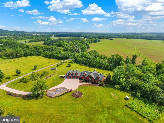 2002 TANEYTOWN RD, Gettysburg, PA 17325