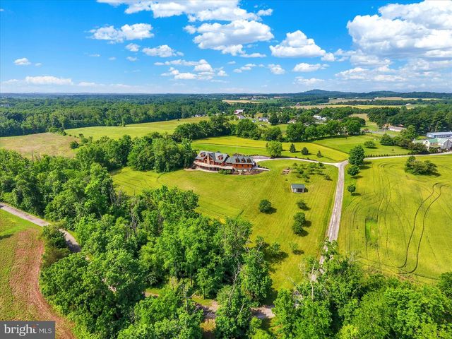 2002 TANEYTOWN RD, Gettysburg, PA 17325