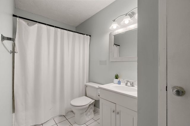 24 Thayer Pond Dr unit 16, Oxford, MA 01537