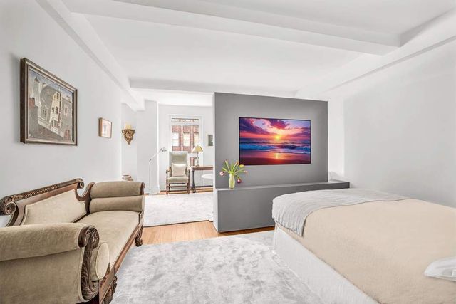 2 Beekman Pl Apt 9B, New York City, NY 10022
