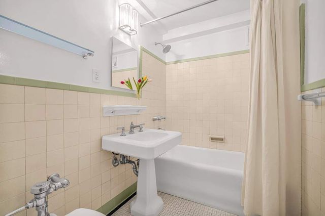 2 Beekman Pl Apt 9B, New York City, NY 10022