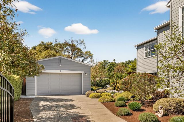 1193 Pearce Dr E, Sonoma, CA 95476