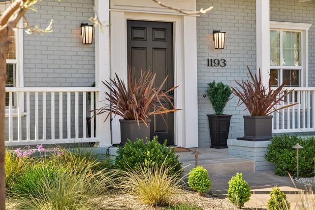 1193 Pearce Dr E, Sonoma, CA 95476