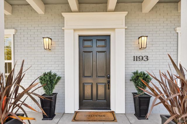 1193 Pearce Dr E, Sonoma, CA 95476