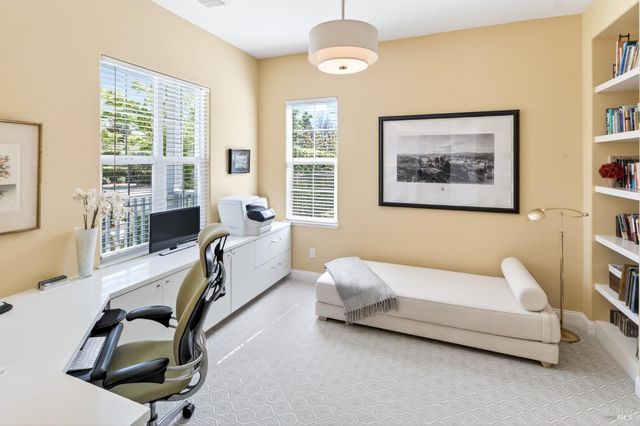 1193 Pearce Dr E, Sonoma, CA 95476