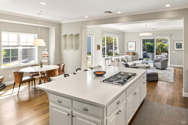 1193 Pearce Dr E, Sonoma, CA 95476