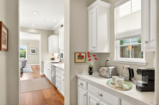 1193 Pearce Dr E, Sonoma, CA 95476