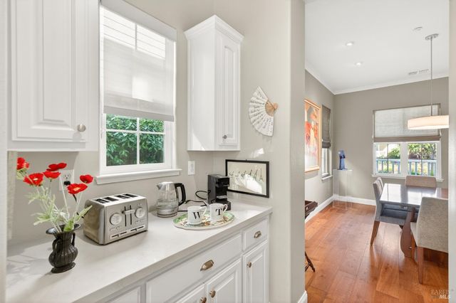 1193 Pearce Dr E, Sonoma, CA 95476