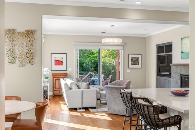 1193 Pearce Dr E, Sonoma, CA 95476