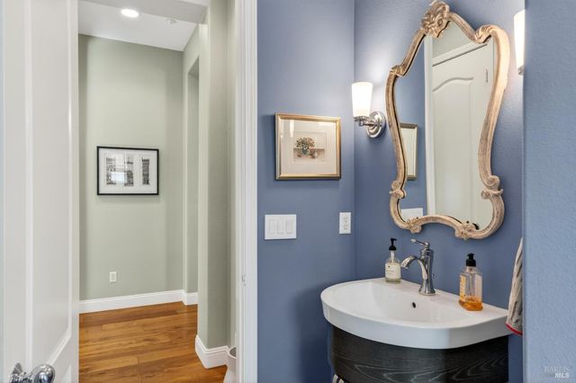 1193 Pearce Dr E, Sonoma, CA 95476