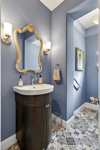 1193 Pearce Dr E, Sonoma, CA 95476