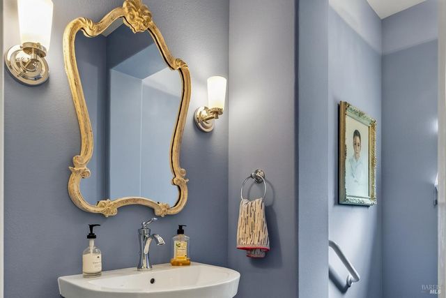 1193 Pearce Dr E, Sonoma, CA 95476