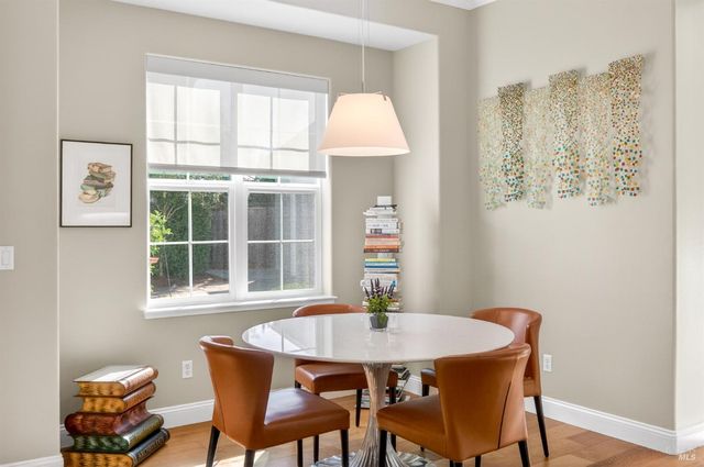 1193 Pearce Dr E, Sonoma, CA 95476