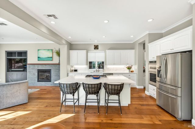 1193 Pearce Dr E, Sonoma, CA 95476