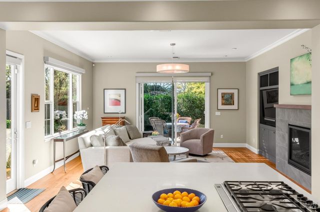 1193 Pearce Dr E, Sonoma, CA 95476