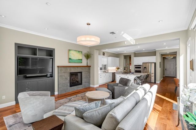 1193 Pearce Dr E, Sonoma, CA 95476