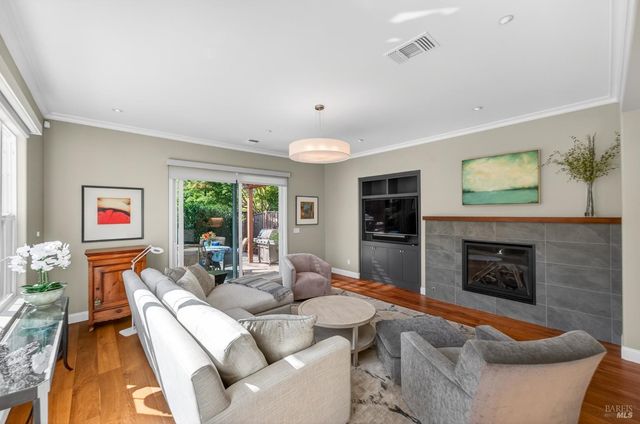 1193 Pearce Dr E, Sonoma, CA 95476