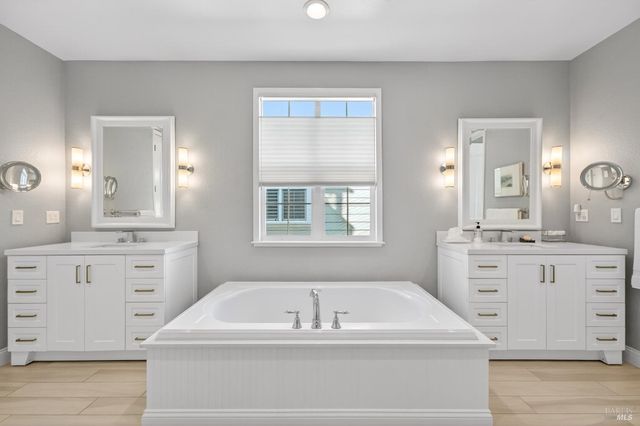 1193 Pearce Dr E, Sonoma, CA 95476