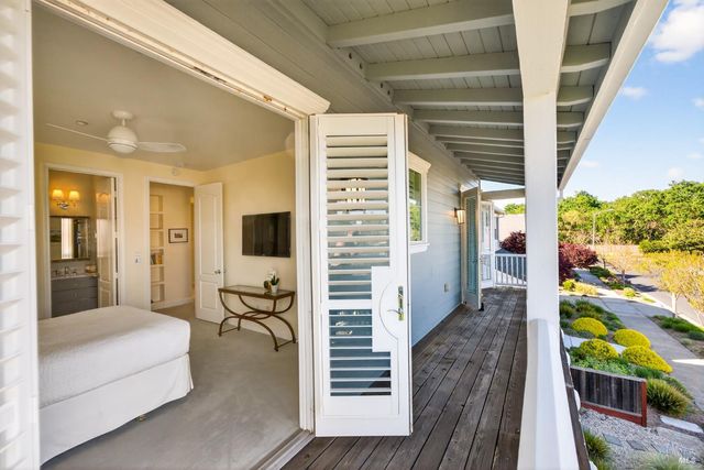 1193 Pearce Dr E, Sonoma, CA 95476