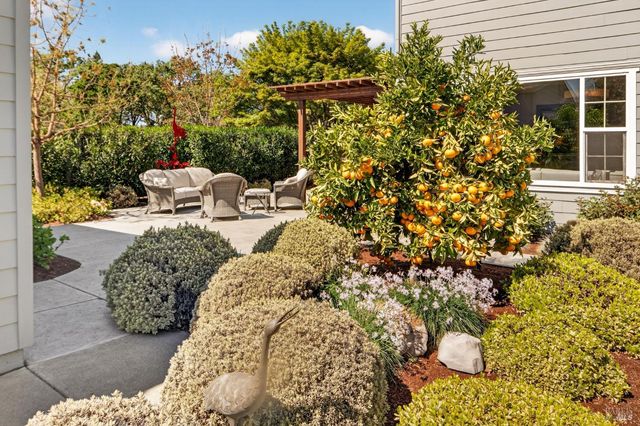 1193 Pearce Dr E, Sonoma, CA 95476