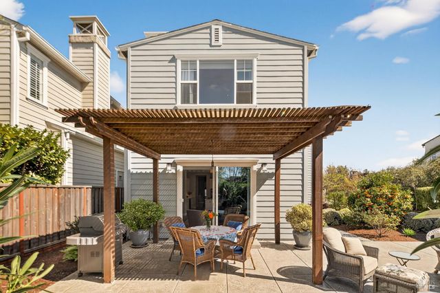 1193 Pearce Dr E, Sonoma, CA 95476