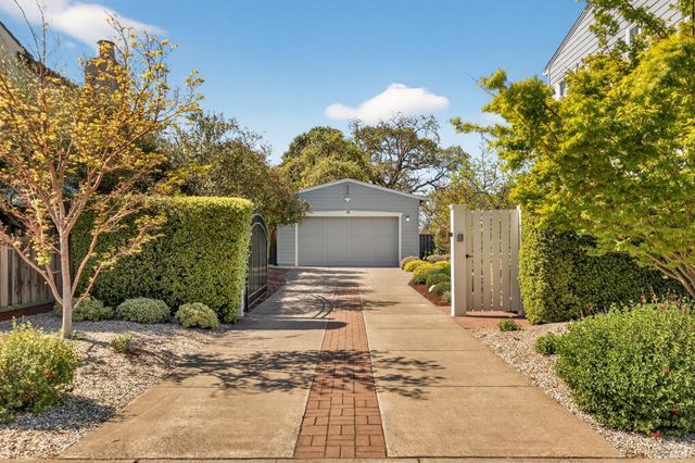 1193 Pearce Dr E, Sonoma, CA 95476