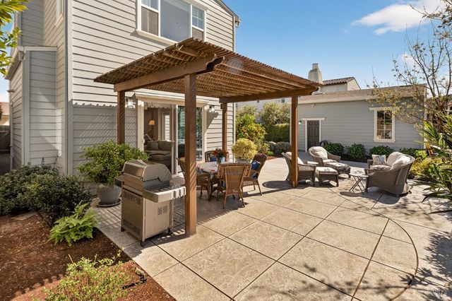 1193 Pearce Dr E, Sonoma, CA 95476