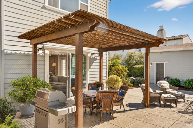 1193 Pearce Dr E, Sonoma, CA 95476