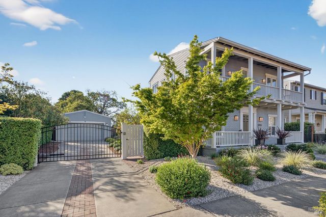 1193 Pearce Dr E, Sonoma, CA 95476