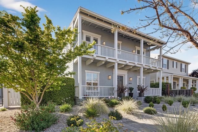 1193 Pearce Dr E, Sonoma, CA 95476