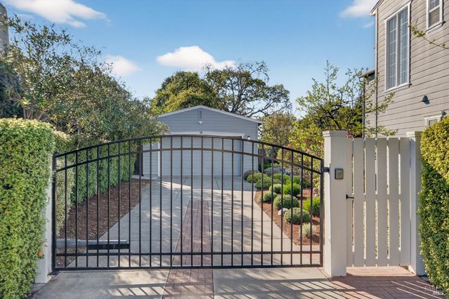 1193 Pearce Dr E, Sonoma, CA 95476