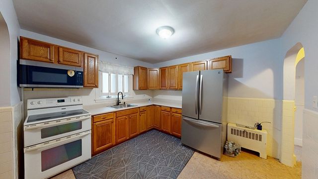 12 Miller St, Blackstone, MA 01504