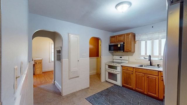 12 Miller St, Blackstone, MA 01504