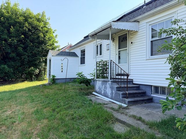 12 Miller St, Blackstone, MA 01504
