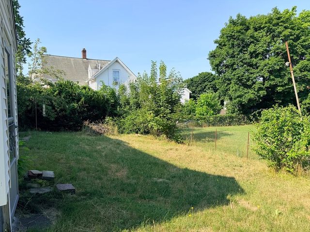 12 Miller St, Blackstone, MA 01504
