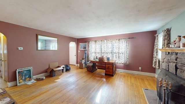 12 Miller St, Blackstone, MA 01504
