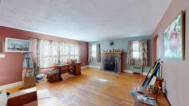 12 Miller St, Blackstone, MA 01504