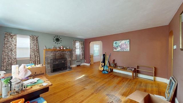 12 Miller St, Blackstone, MA 01504