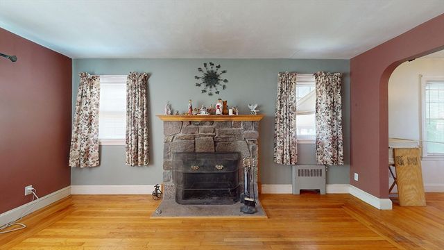 12 Miller St, Blackstone, MA 01504