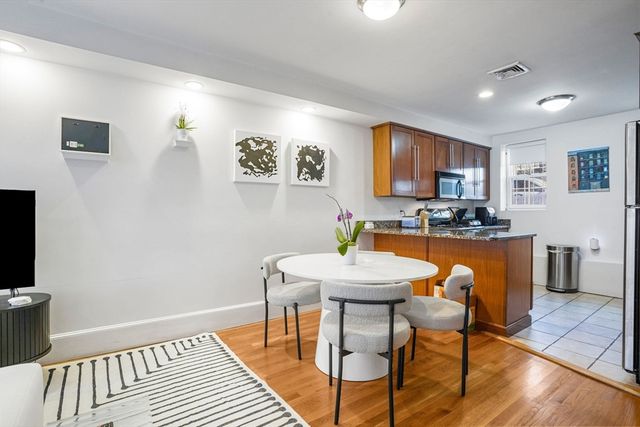 5 Dartmouth Pl, Boston, MA 02116