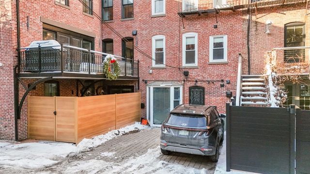 5 Dartmouth Pl, Boston, MA 02116