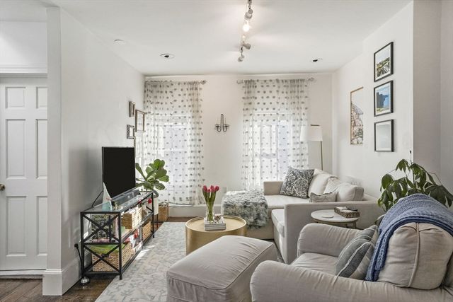 5 Dartmouth Pl, Boston, MA 02116