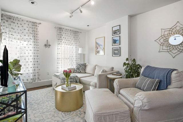 5 Dartmouth Pl, Boston, MA 02116