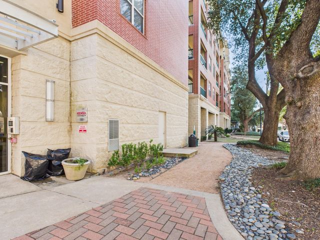 300 St Joseph Parkway 111, Houston, TX 77002