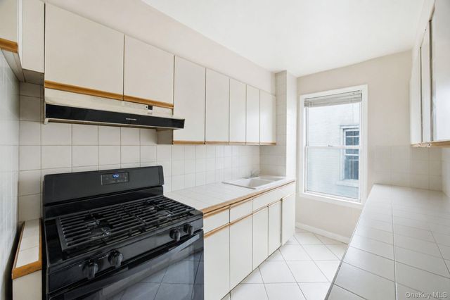 21-08 Ditmars Boulevard, Astoria, NY 11105