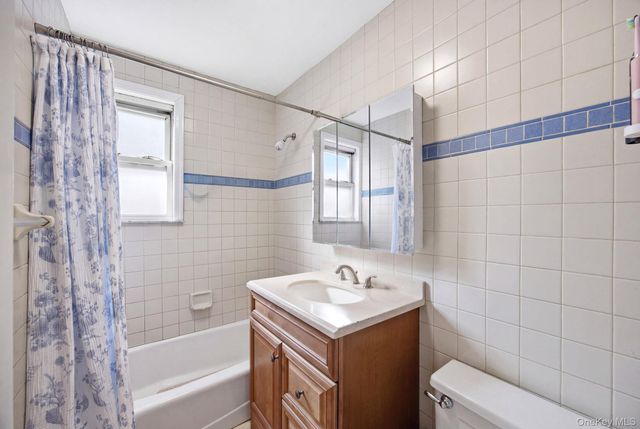 21-08 Ditmars Boulevard, Astoria, NY 11105