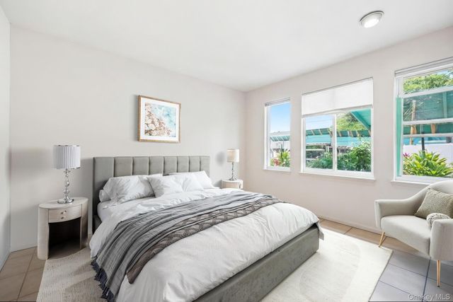 21-08 Ditmars Boulevard, Astoria, NY 11105