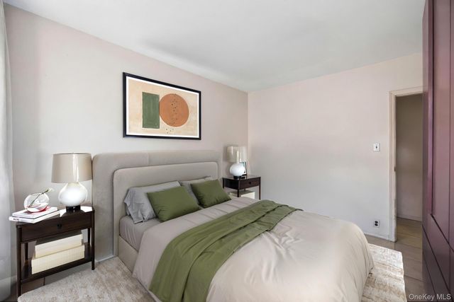 21-08 Ditmars Boulevard, Astoria, NY 11105