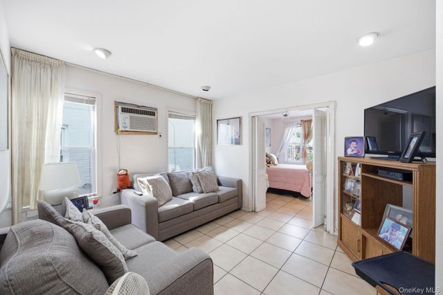 21-08 Ditmars Boulevard, Astoria, NY 11105